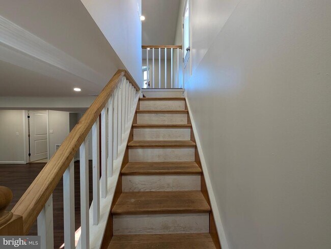 Building Photo - 7410 Long Pine Dr