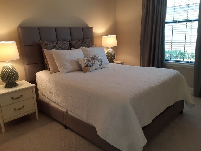 Building Photo - Annual/Seasonal/short term turnkey furnish...