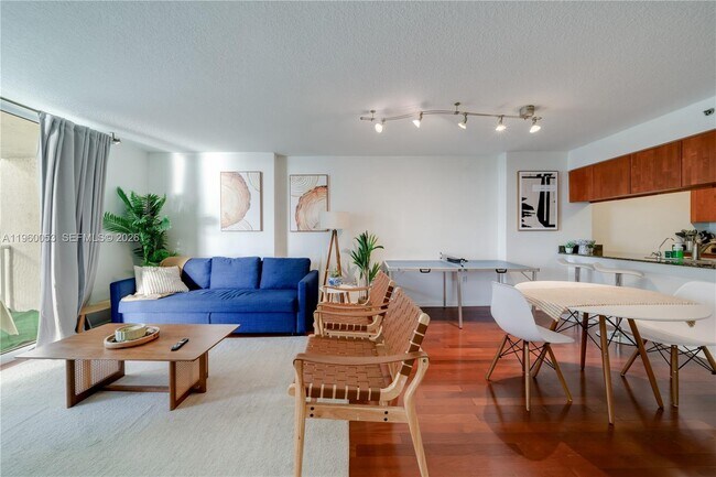 Building Photo - 1200 Brickell Bay Dr