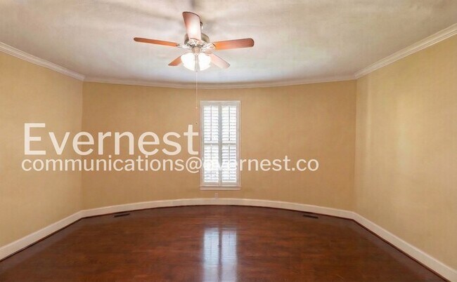 Building Photo - 2102 Vine St