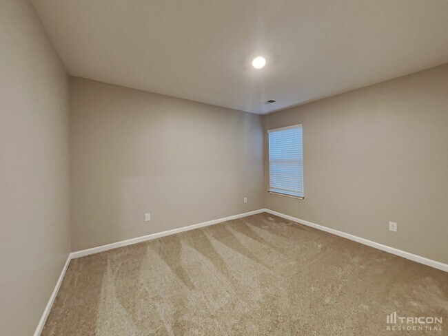 Building Photo - 283 Millen Dr