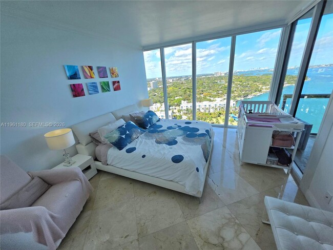 Building Photo - 601 NE 36th St