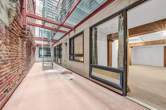 Building Photo - 310 Townsend St