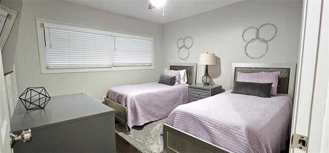 Building Photo - 2511 Susan Ln SW