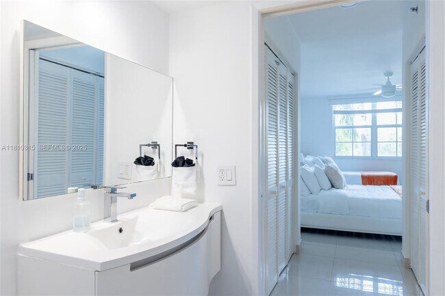 Building Photo - 19901 E Country Club Dr