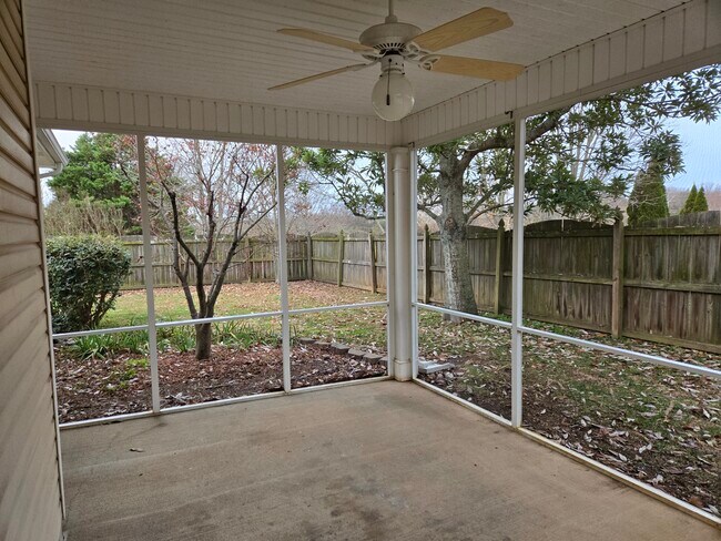 Building Photo - 817 Maricopa Dr