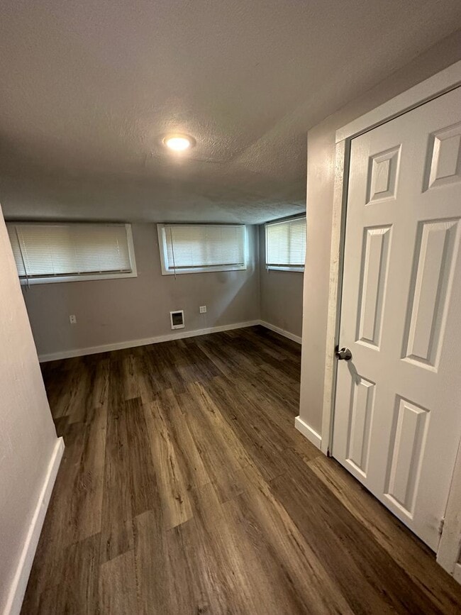 Building Photo - Charming 3/1 Near Northtown Mall