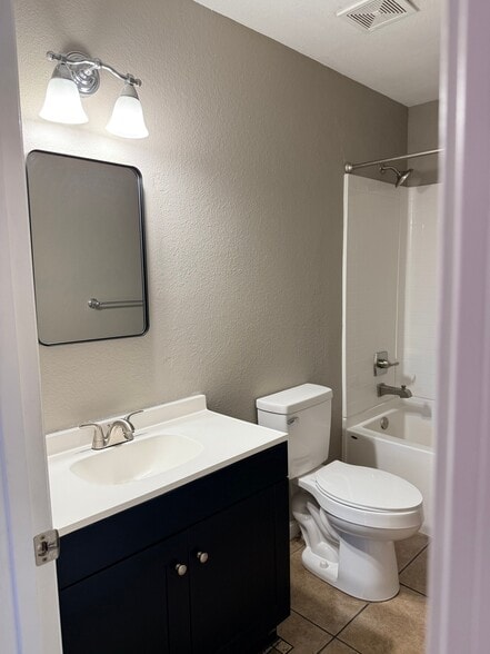 Building Photo - 1785 Beavertail Dr