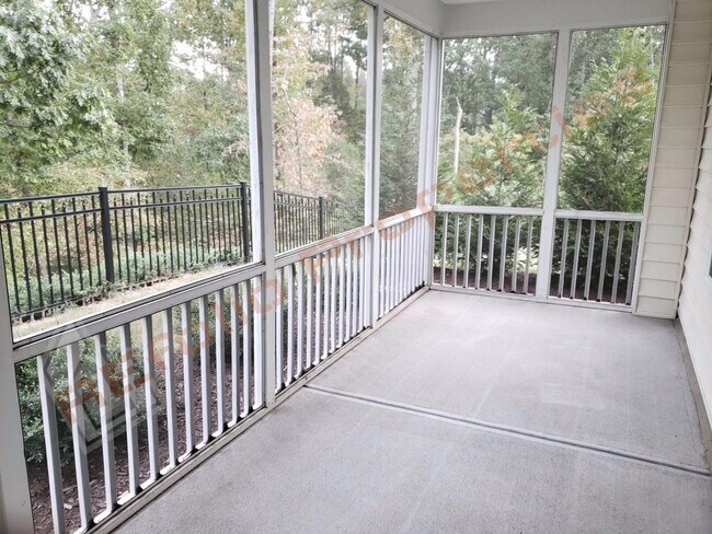 Building Photo - Beautiful 5 Bedroom End Unit Townhouse wit...