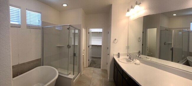 Building Photo - 1704 Brodea Ln