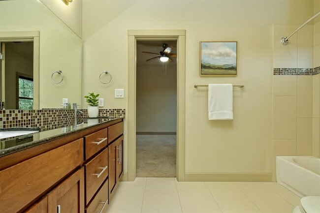 Building Photo - 1812 Poquito St