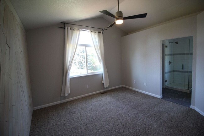 Building Photo - Incredible Home in Southeast Fort Collins