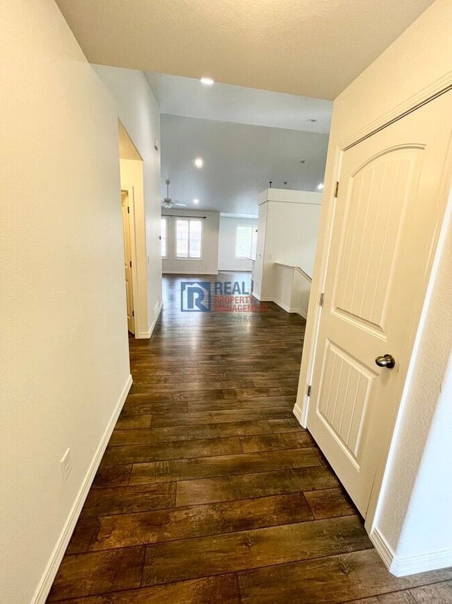 Building Photo - 10831 Fossil Dust Dr