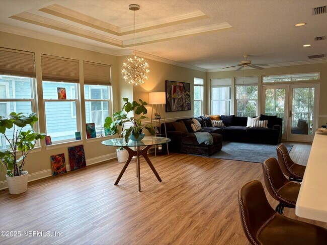 Building Photo - 169 Sunset Cir N