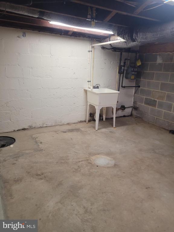 Building Photo - 48 Webster St