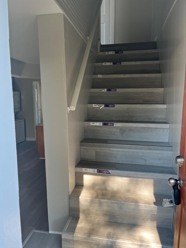 Building Photo - 229 S Lipona Rd