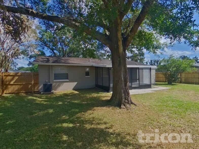Building Photo - 804 Briarcliff Dr