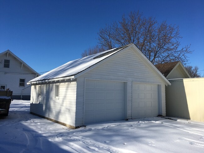 Garage - 468 1st Ave NE