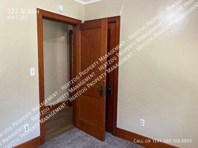 Building Photo - 322 N Ash-