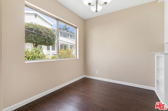 Building Photo - 5961 Chula Vista Way
