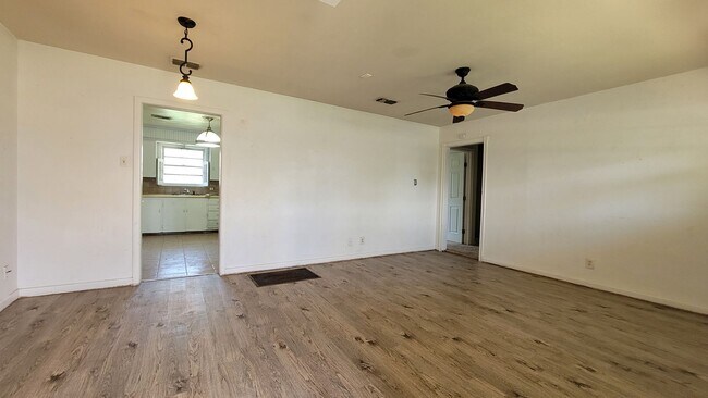 Building Photo - Cute Home Located in the Heart Of Lubbock!