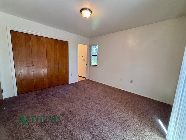 Building Photo - 311 Country View Ln