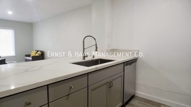Building Photo - 14045 Bayside Dr