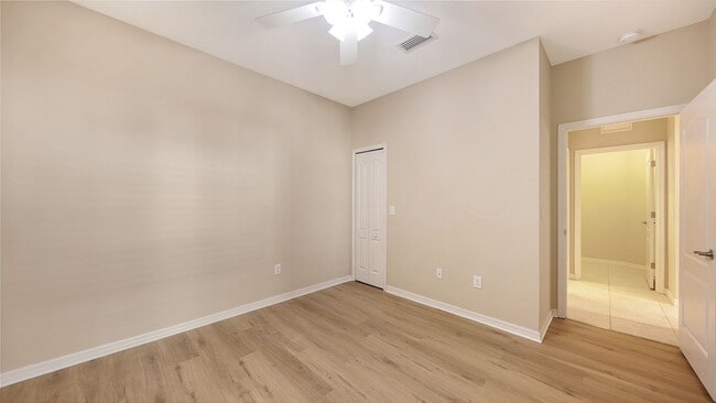 Building Photo - 2/2 plus den/office Villa in with a 2 car garage