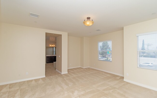 Building Photo - Beautiful Large Spacious Carlsbad Home wit...