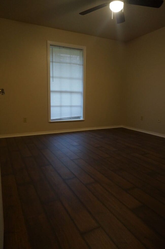 Building Photo - 114 Napoleon Dr