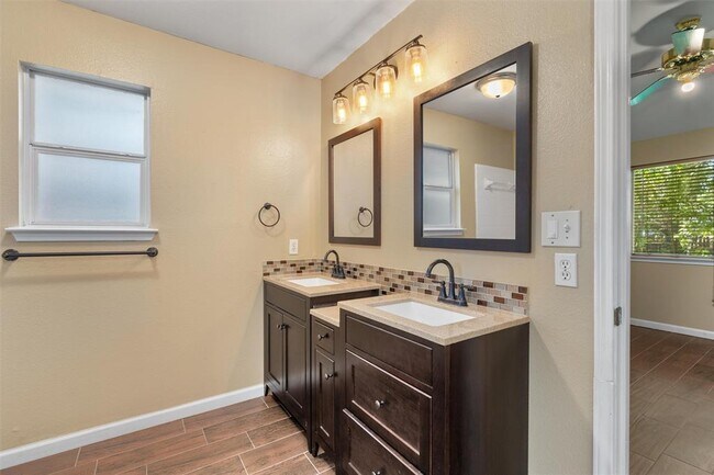 Building Photo - 14603 Fitzgibbon Dr