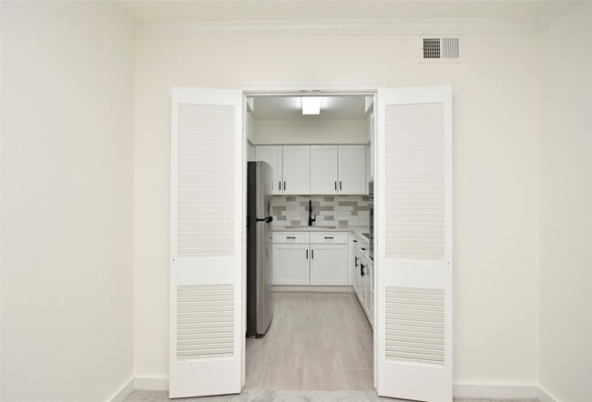 Building Photo - 2600 Bellefontaine St