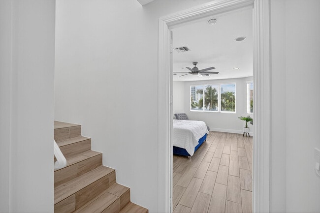 Building Photo - 508 N Birch Rd