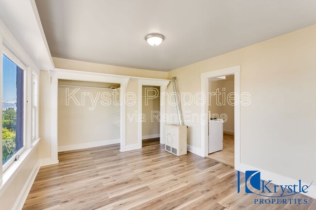 Building Photo - 517 Alhambra St
