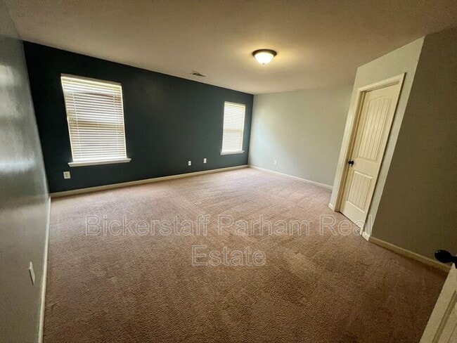 Building Photo - 15 Churchhill Dr