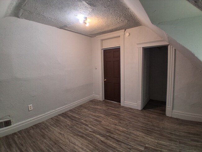 Building Photo - 624 Chandler St