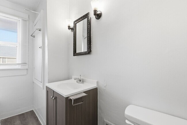 Building Photo - 498-500 N Champion Ave