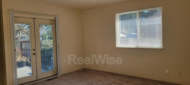 Building Photo - 1267 SW Ironwood Dr