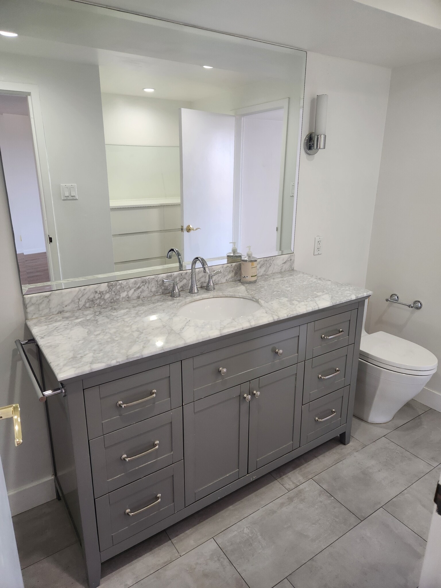 Building Photo - 4337 Marina City Dr