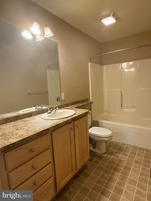 Building Photo - 2082 Deer Run Dr