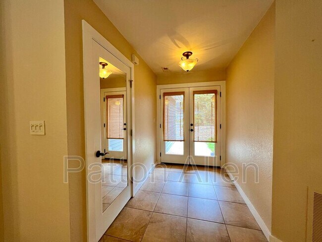 Building Photo - 101 Firwood Ct