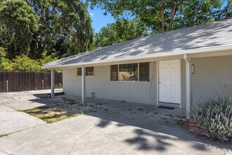 Building Photo - 521nha