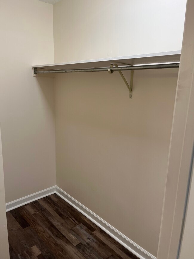 Building Photo - 403 Hobbs Rd SE