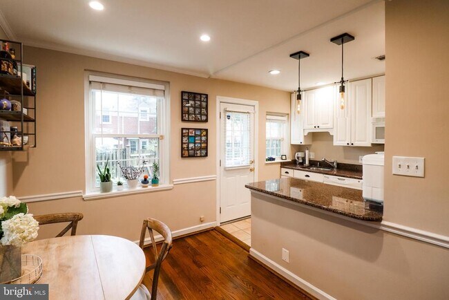 Building Photo - 3620 S Taylor St