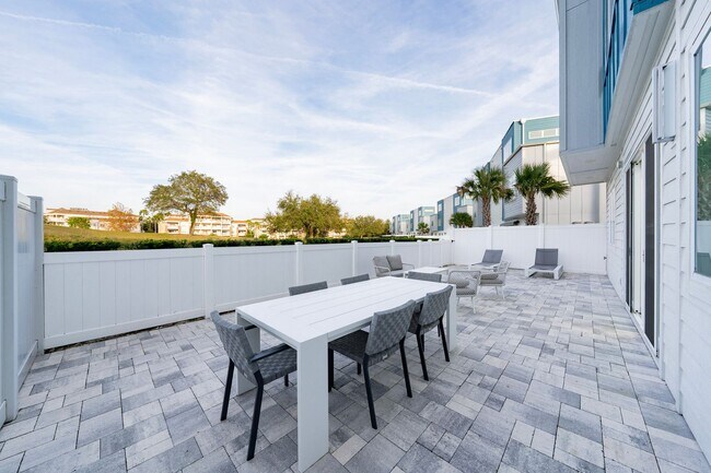 Building Photo - 7740 Sandy Ridge Dr