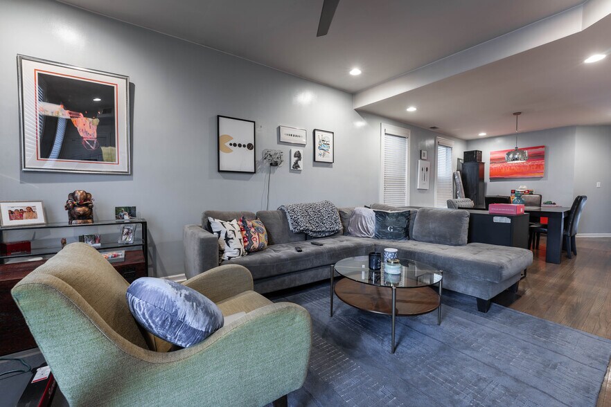 Building Photo - 2651 W Armitage Ave