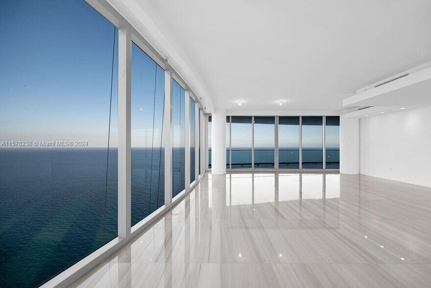 Building Photo - 17901 Collins Ave