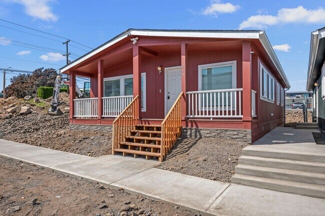 Building Photo - Brand New University District Home - Conve...