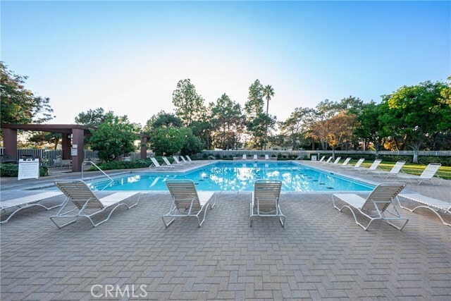 Building Photo - 3 Almador