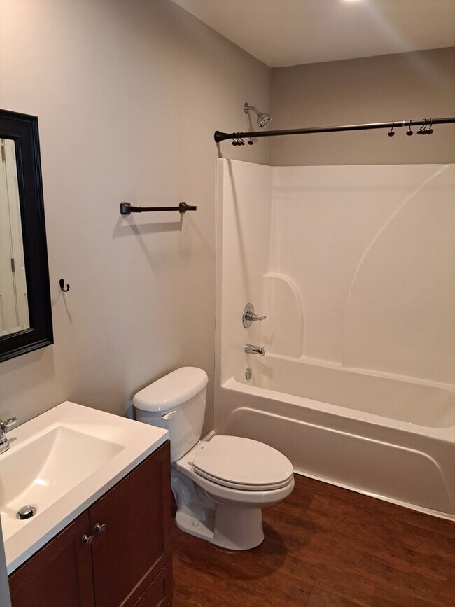 Building Photo - 2 BD/ 2 BA